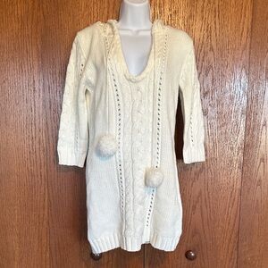 Arizona Jean Company Cream Cable-Knit V-Neck Sweater with Pom Ties